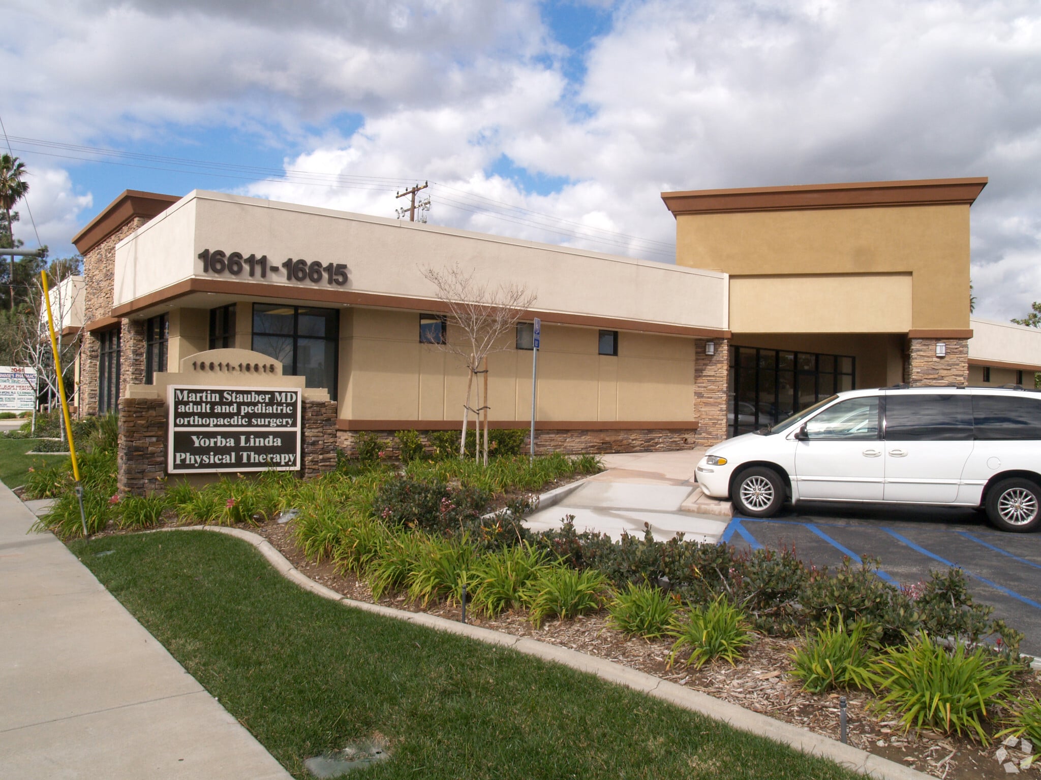16611 E Yorba Linda Blvd, Yorba Linda, CA for lease Primary Photo- Image 1 of 4