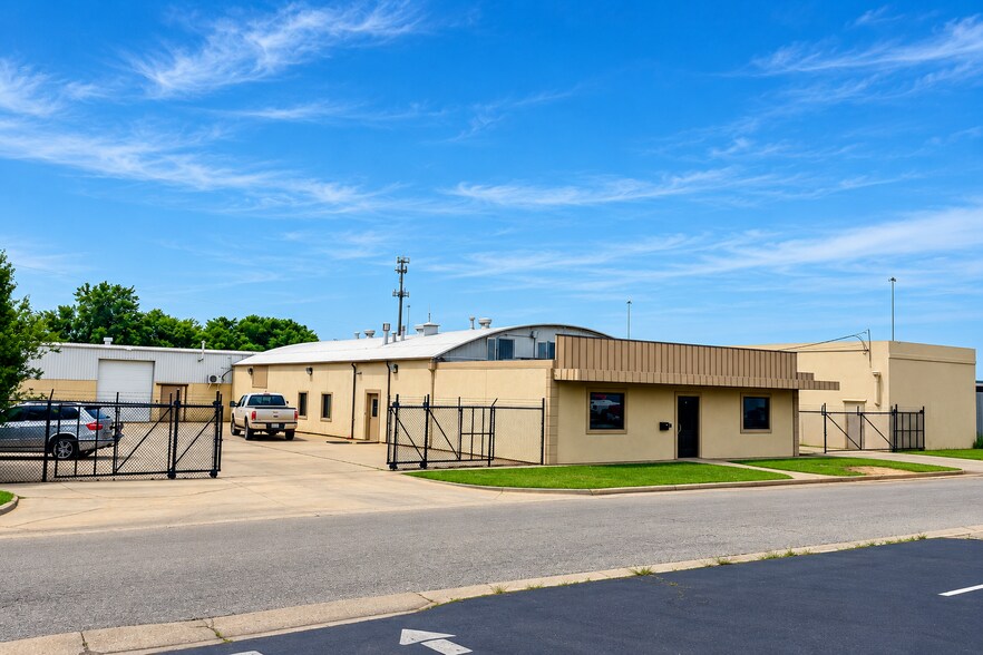 26 NE 26th St, Oklahoma City, OK à louer - Photo du bâtiment - Image 1 de 2