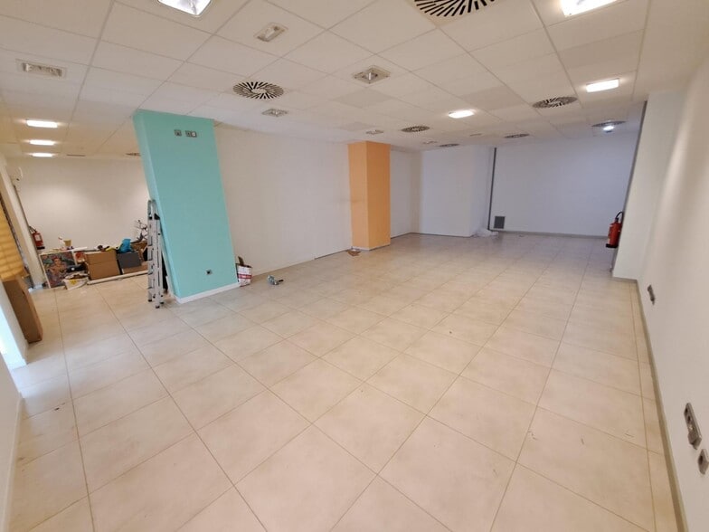 Retail in Carcaixent, Valencia for sale - Interior Photo - Image 1 of 11
