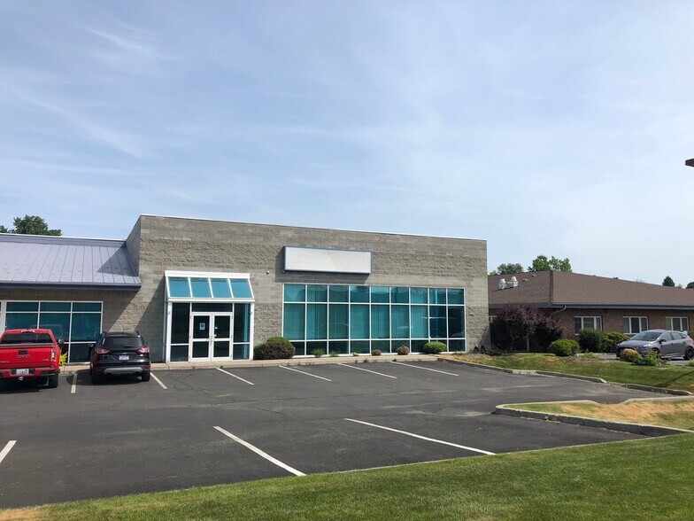 411 E North Foothills Dr, Spokane, WA à louer - Photo du bâtiment - Image 2 de 4