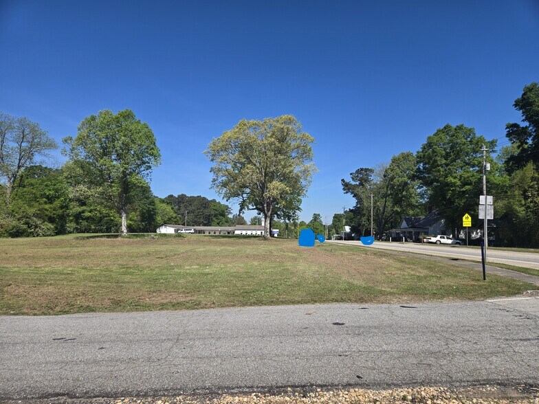 323 Brookwood Ave, Jackson, GA à vendre - Photo du bâtiment - Image 2 de 19
