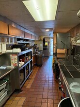 3422 W Gentry Pkwy, Tyler, TX for lease Interior Photo- Image 2 of 5