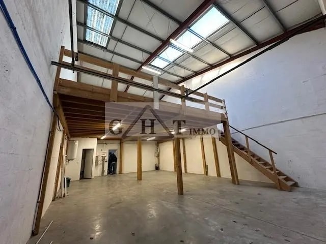 Industrial in Évry-Courcouronnes for lease - Interior Photo - Image 1 of 8