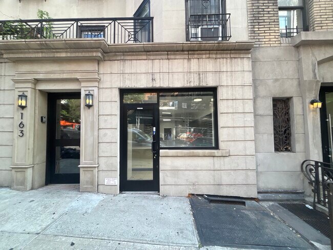 Plus de détails pour 163 E 36th St, New York, NY - Commerce de détail à louer