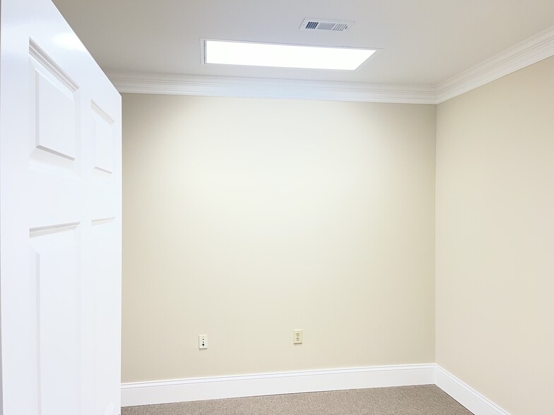 1621 N Roberts Rd, Kennesaw, GA à louer - Photo du bâtiment - Image 2 de 10