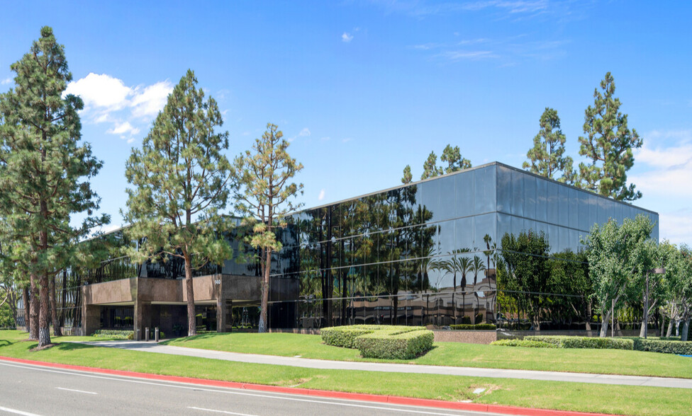 940 S Coast Dr, Costa Mesa, CA for lease - Building Photo - Image 1 of 16