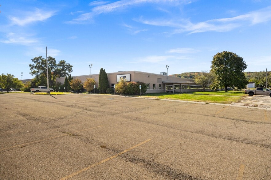 6533 N Galena Rd, Peoria, IL for lease - Building Photo - Image 3 of 20