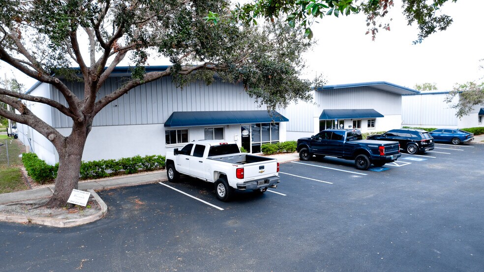 2117-2125 47th st, Sarasota, FL à vendre - Photo principale - Image 1 de 49