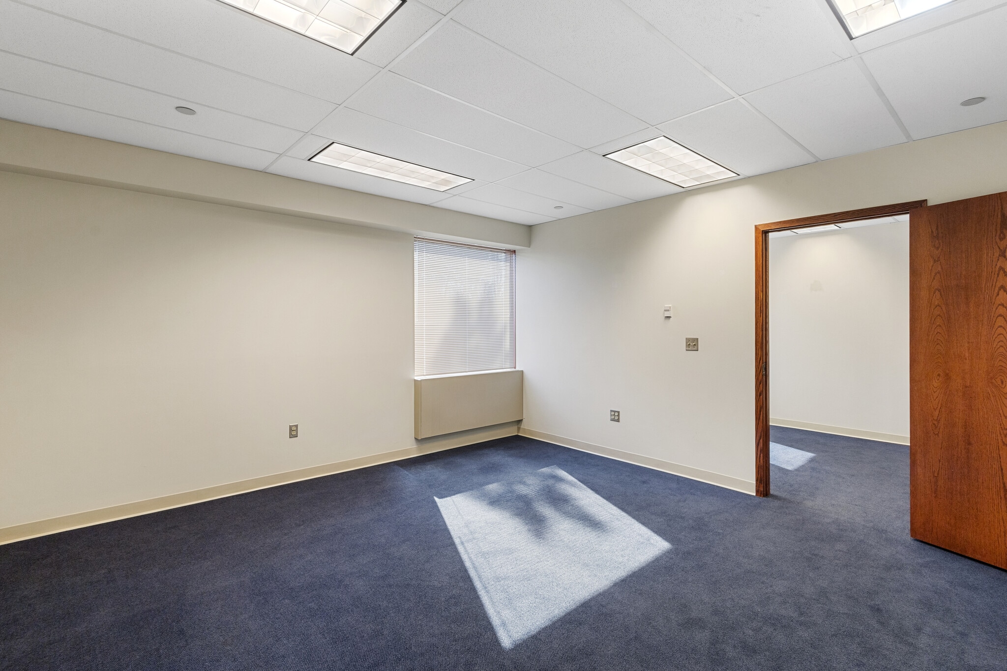 555 W Crosstown Pky, Kalamazoo, MI for lease Interior Photo- Image 1 of 5