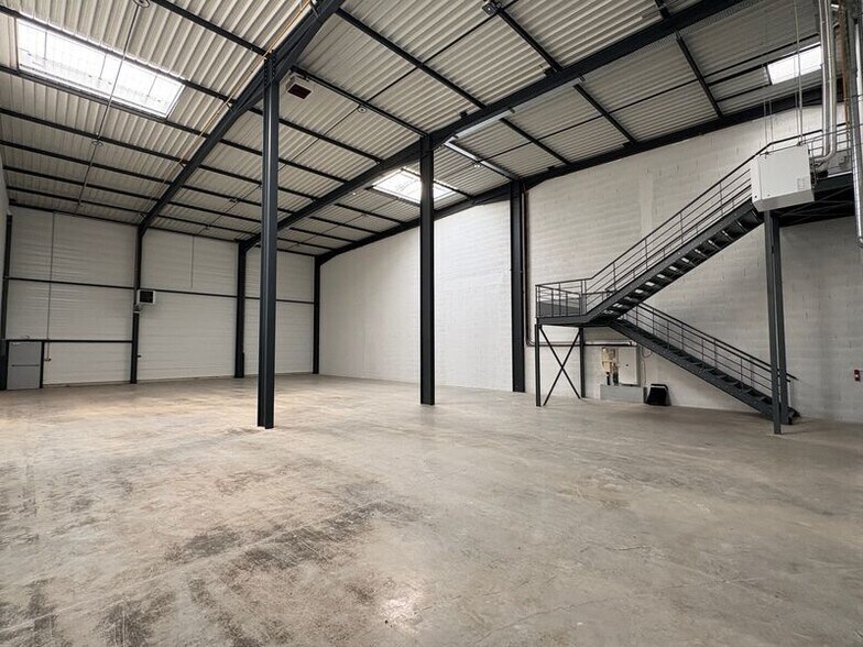Chemin De Savoyan, Heyrieux for lease - Building Photo - Image 2 of 15