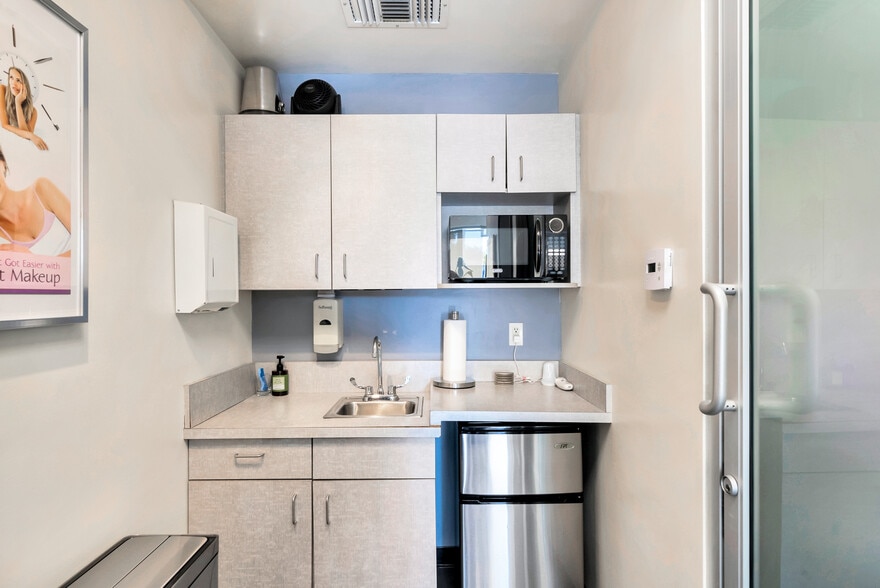 24691 Del Prado Ave, Dana Point, CA à louer - Photo du bâtiment - Image 2 de 29