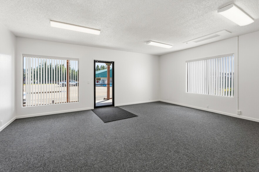 303 Talmage Rd, Ukiah, CA for lease - Interior Photo - Image 2 of 6