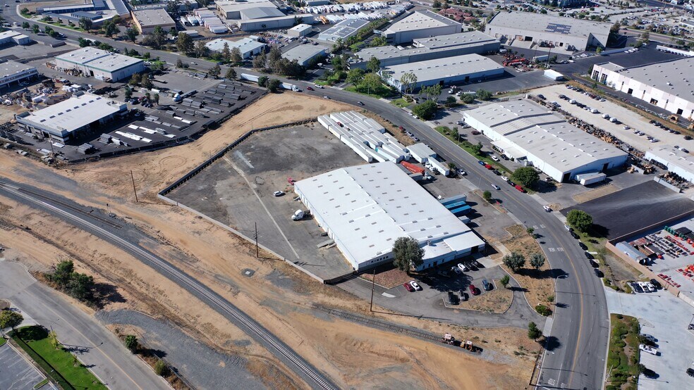 6300 Box Springs Blvd, Riverside, CA à louer - Photo du bâtiment - Image 1 de 3