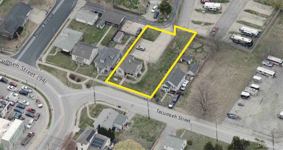 198 Tecumseh St, Saint Charles, MO à louer - Photo du bâtiment - Image 2 de 5