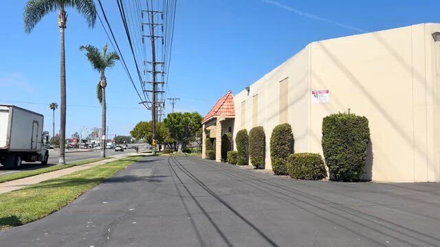 3615-3633 W Warner Ave, Santa Ana, CA à louer - Vidéo sur l’inscription commerciale - Image 2 de 17