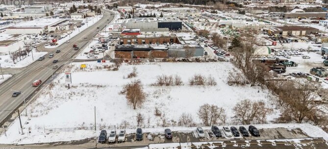 1611 Victoria St N, Kitchener, ON for sale - Primary Photo - Image 1 of 1