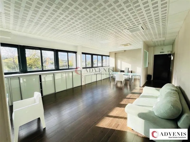 Office in Mérignac for lease Interior Photo- Image 1 of 9