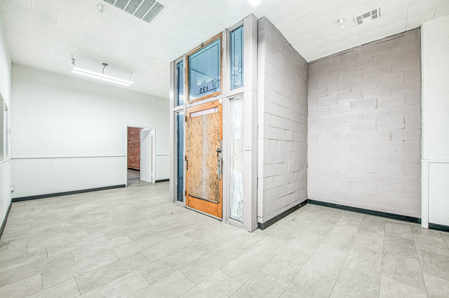135 Van Ness Ave, Fresno, CA for lease - Lobby - Image 2 of 28