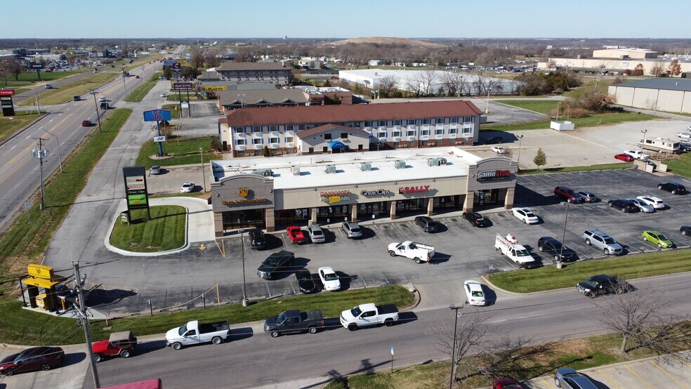 3400 W Broadway Blvd, Sedalia, MO à louer - Photo du bâtiment - Image 1 de 7