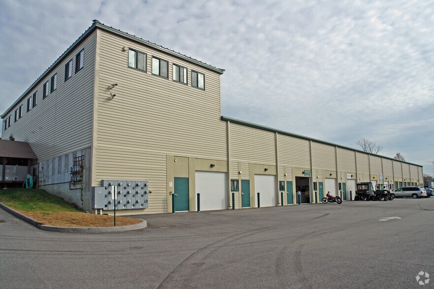 1397 Main St, Sanford, ME à louer - Photo du bâtiment - Image 2 de 8