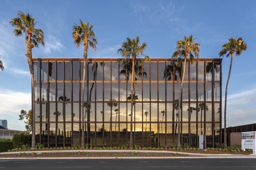 18600 MacArthur Blvd, Irvine, CA à louer - Photo du bâtiment - Image 3 de 13