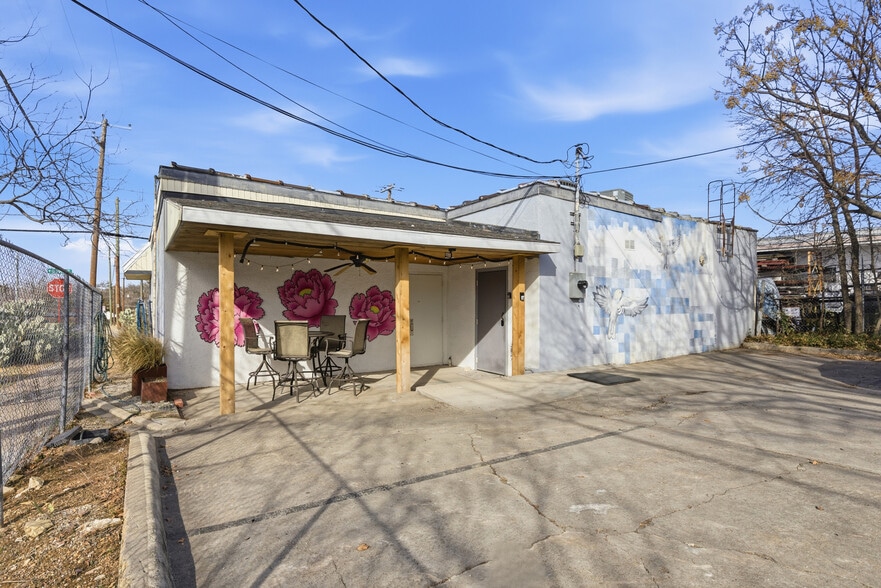 738 W Davis St, Dallas, TX for sale - Building Photo - Image 3 of 15