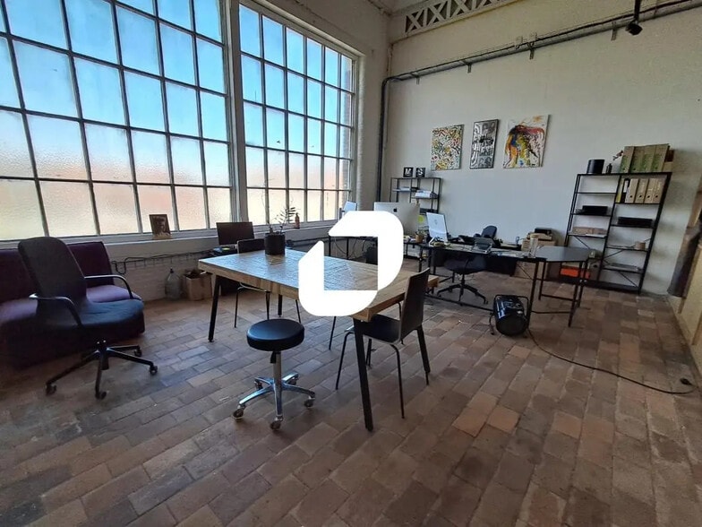 Office in Roncq for lease - Interior Photo - Image 2 of 11