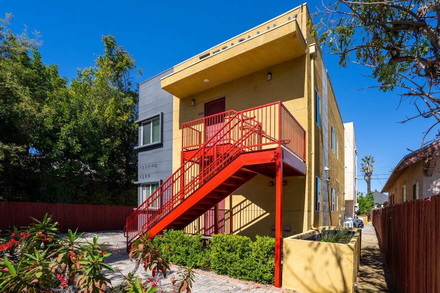 1259 W 36th Pl, Los Angeles, CA à vendre - Photo du bâtiment - Image 3 de 21