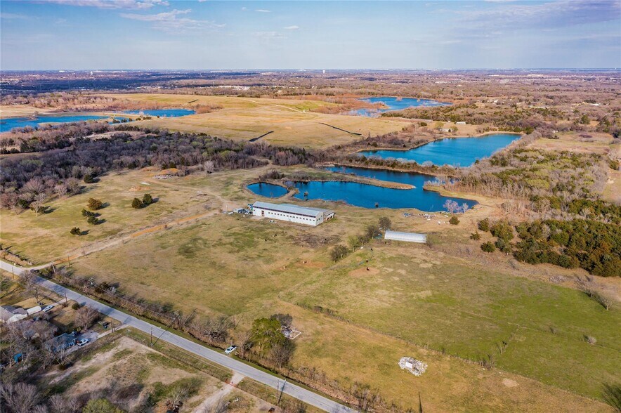 166.629 Acres for Sale portefeuille de 5 propriétés à vendre sur LoopNet.ca - Photo du bâtiment - Image 2 de 19