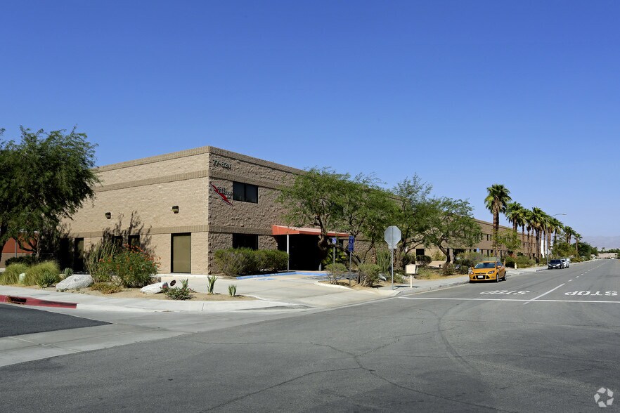 77824 Wildcat Dr, Palm Desert, CA à louer - Photo du bâtiment - Image 3 de 10