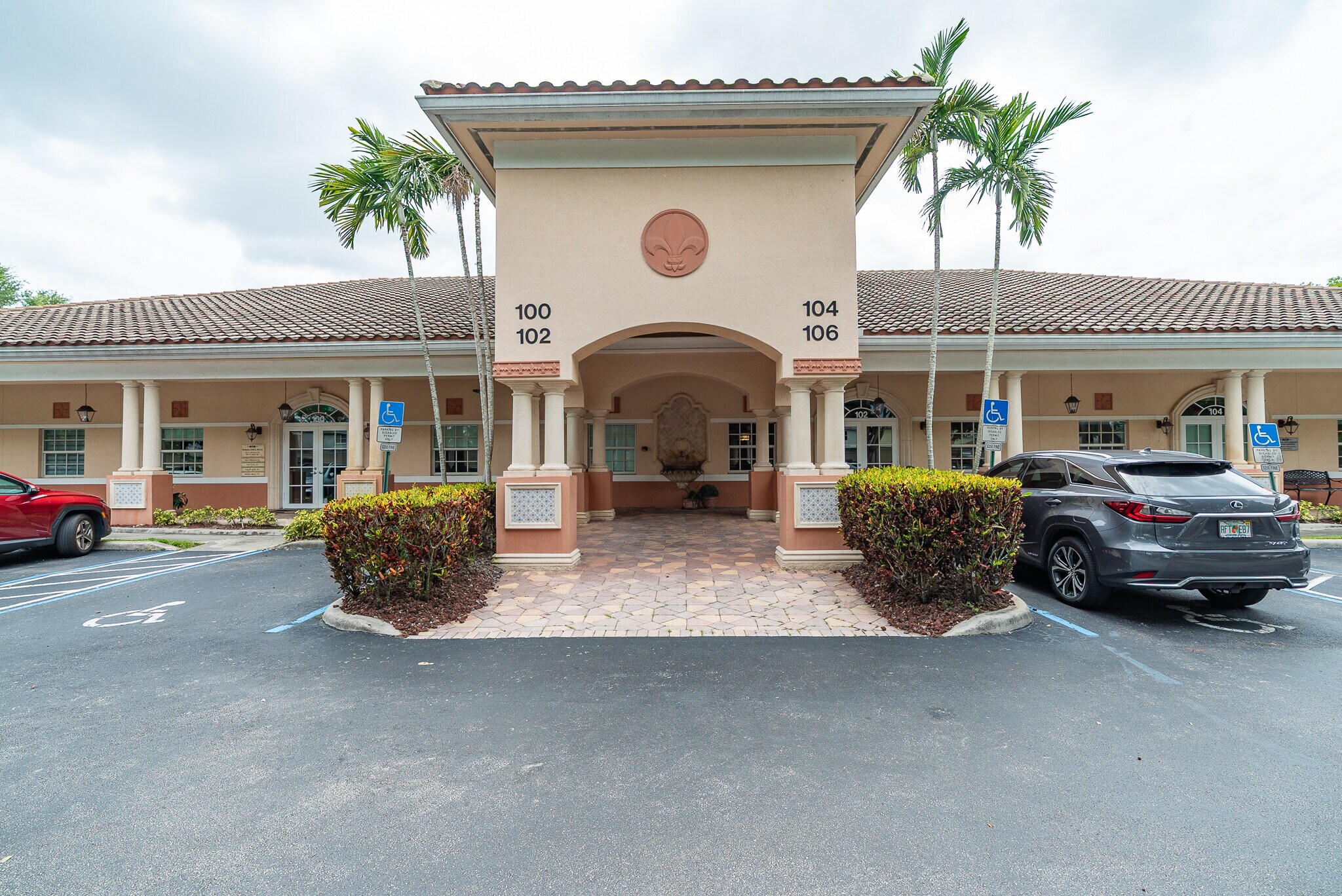 102 NW 100th Ave, Plantation, FL à vendre Photo du bâtiment- Image 1 de 28