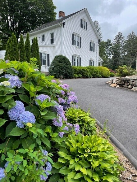 112 Huntington St, Shelton, CT à louer - Photo du bâtiment - Image 3 de 5