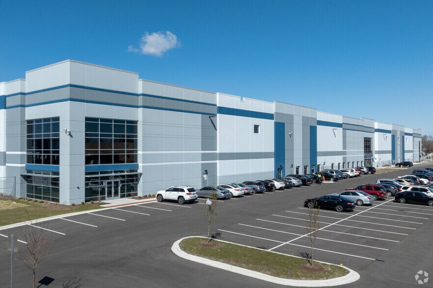 2050 Cornell Ave, Melrose Park, IL à louer - Photo principale - Image 1 de 4