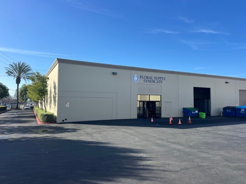 1601-1605 E McFadden Ave, Santa Ana, CA for sale - Building Photo - Image 2 of 4