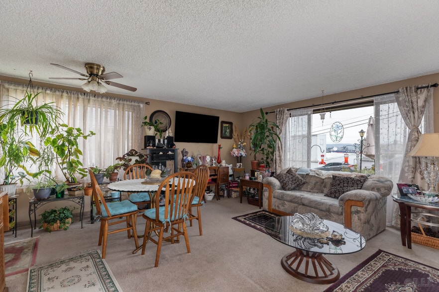 110 C St, Rainier, OR à vendre - Photo du bâtiment - Image 3 de 14