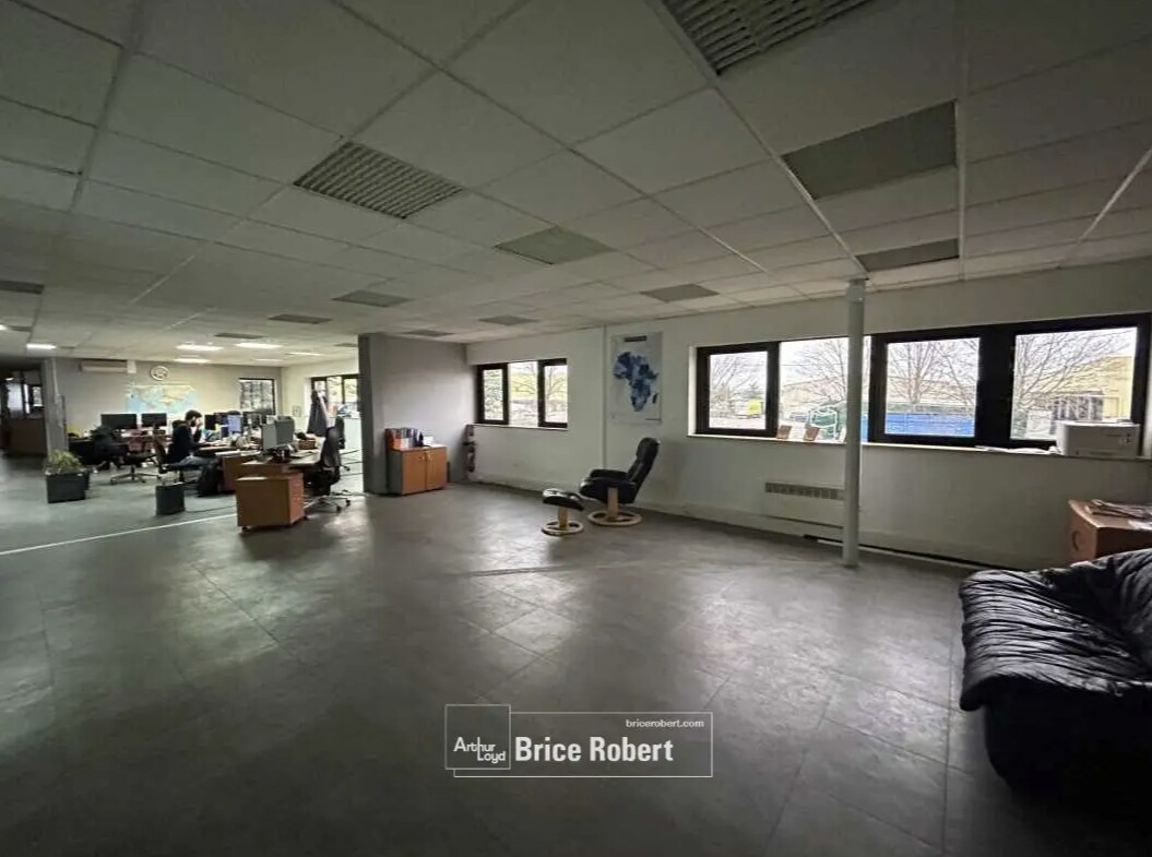 Flex in Genas for lease Interior Photo- Image 1 of 3