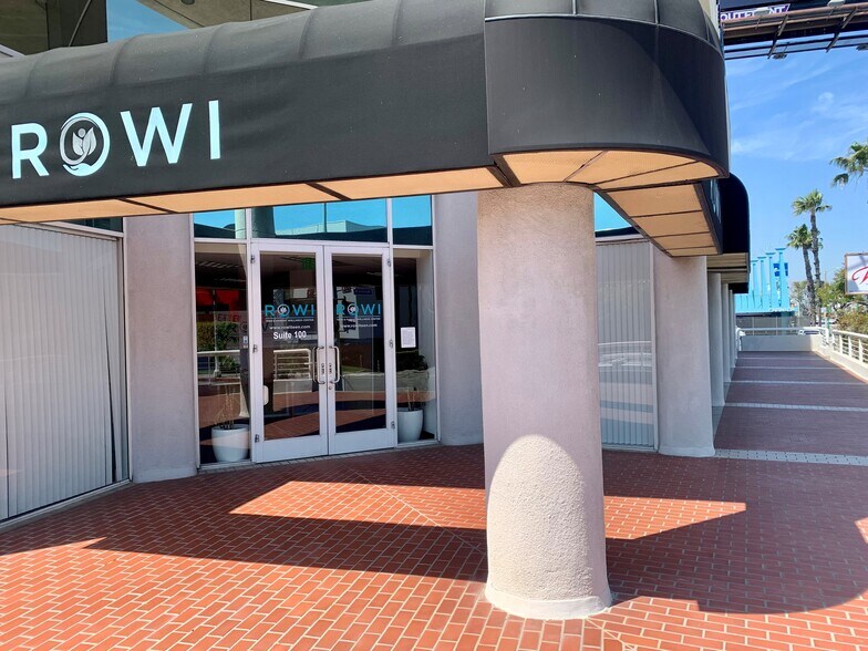 17404 Ventura Blvd, Encino, CA à louer - Photo du bâtiment - Image 3 de 5