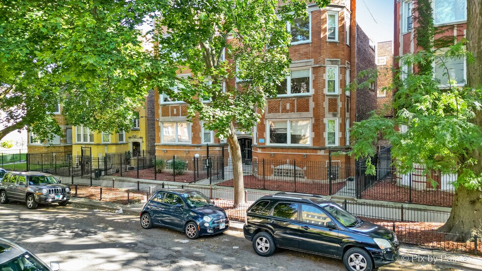 7833 S Kingston Ave, Chicago, IL à vendre - Photo du bâtiment - Image 1 de 32
