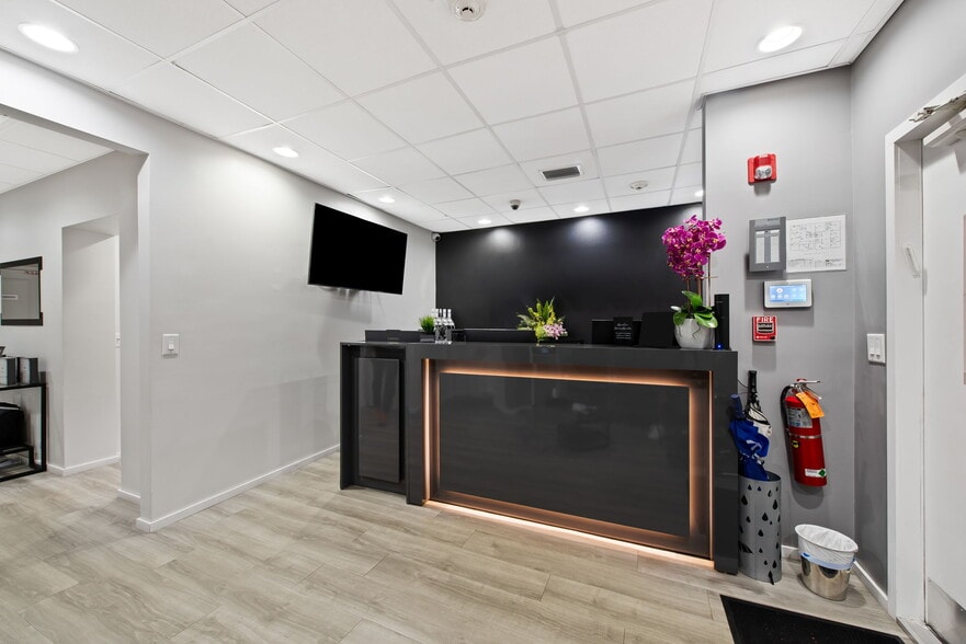 825-875 Meadows Rd, Boca Raton, FL for lease - Interior Photo - Image 3 of 27