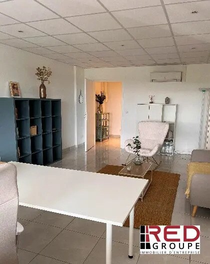 Office in Éguilles for lease - Interior Photo - Image 2 of 4