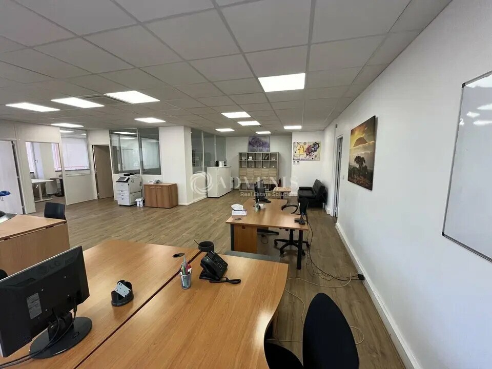 Office in Maisons-Alfort for lease Interior Photo- Image 1 of 11