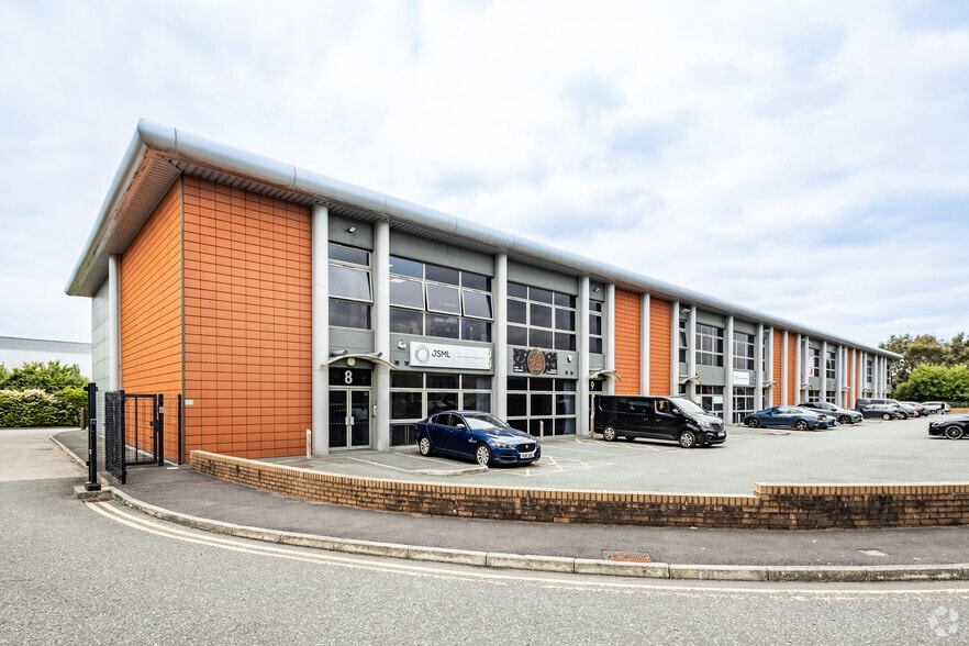 Skyhawk Ave, Liverpool for sale - Primary Photo - Image 1 of 19