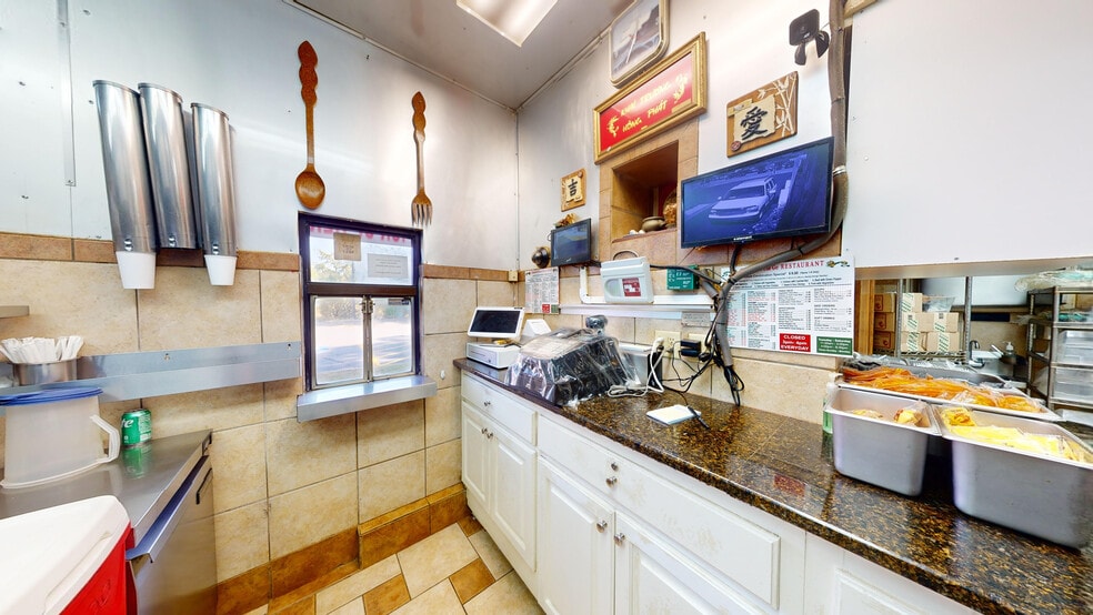 107 Roya Ln, Bryant, AR for sale - Interior Photo - Image 3 of 32