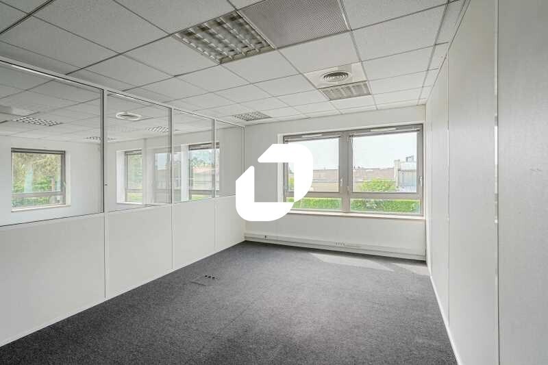 Office in Limonest for lease - Building Photo - Image 2 of 17