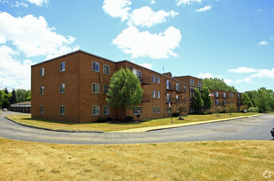 27028 Chardon Rd, Richmond Heights, OH à vendre - Photo du bâtiment - Image 2 de 4