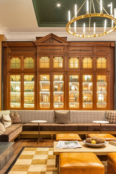 200 S Broad St, Philadelphia, PA for lease - Building Photo - Image 2 of 27