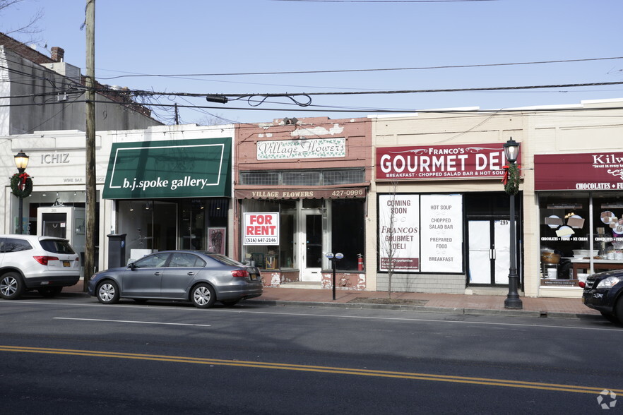 299 Main St, Huntington, NY à louer - Photo du bâtiment - Image 1 de 2