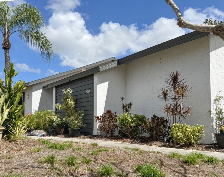 6273 Draw Ln, Sarasota, FL à vendre - Photo du bâtiment - Image 3 de 4