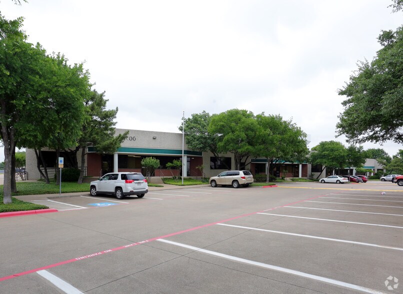 400 W Bethany Dr, Allen, TX à louer - Photo du bâtiment - Image 2 de 2