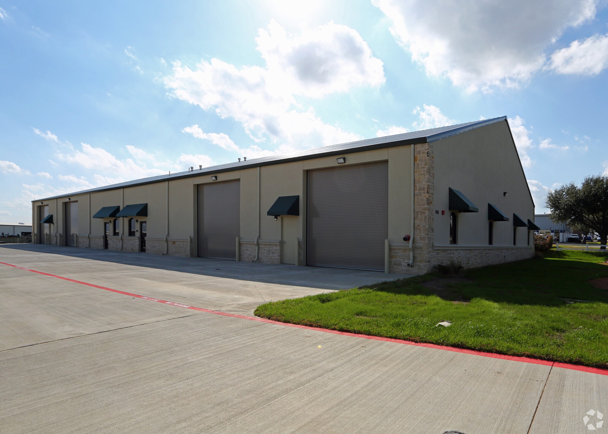 1008-1010 W Harris Rd, Arlington, TX à vendre Photo principale- Image 1 de 8